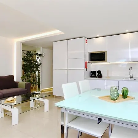 Maria Flat Cleverdetails 245, Sleeps 2 Adults, 2 Children *